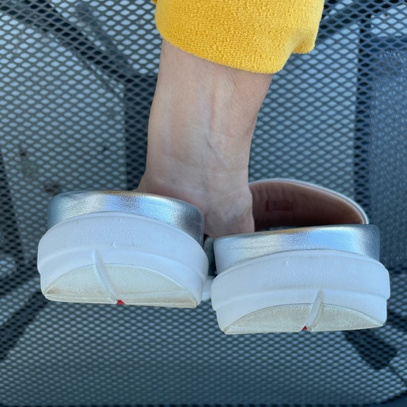 Fit Flop Silver Slide Sandals -size 8 - Picture 4 of 9